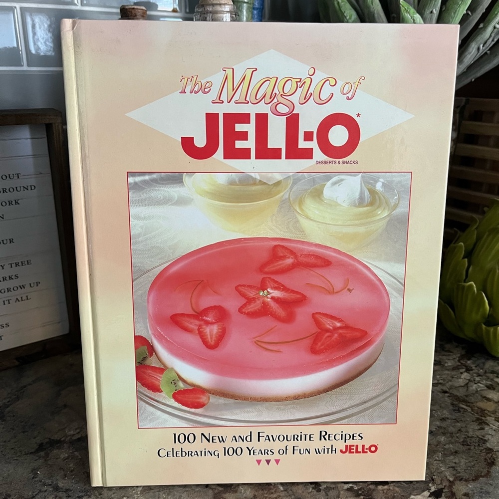 JELL-0 Vintage Cookbook, Hardcover, “The Magic of Jell-o ~ 100 years of Fun”,EUC